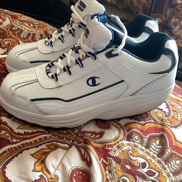 CHAMPION SNEAKERS NWOT. EXCELLENT CONDITION. SIZE 10.5 - Picture 4 of 10